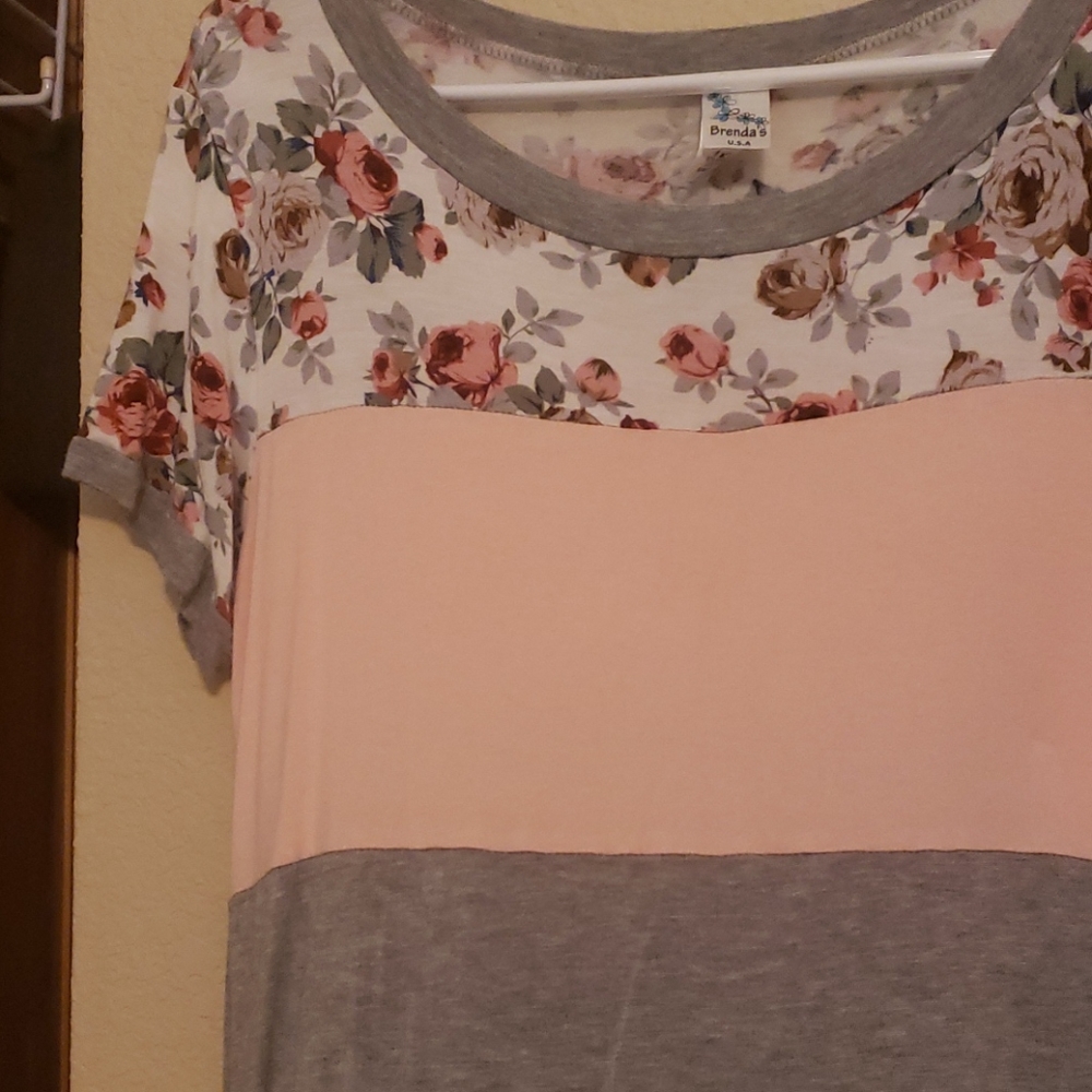 Floral Color Block Tee - Picture 2 of 4